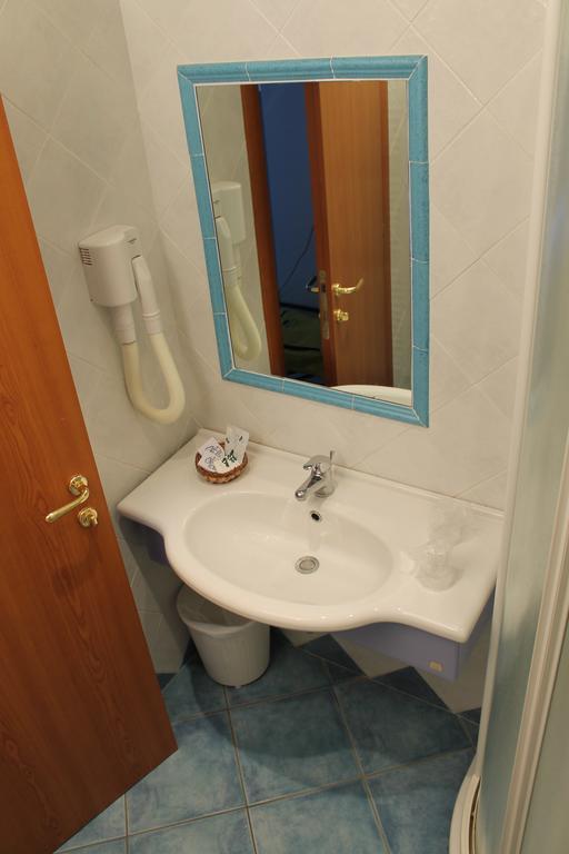 Hotel Esperia Cattolica Room photo