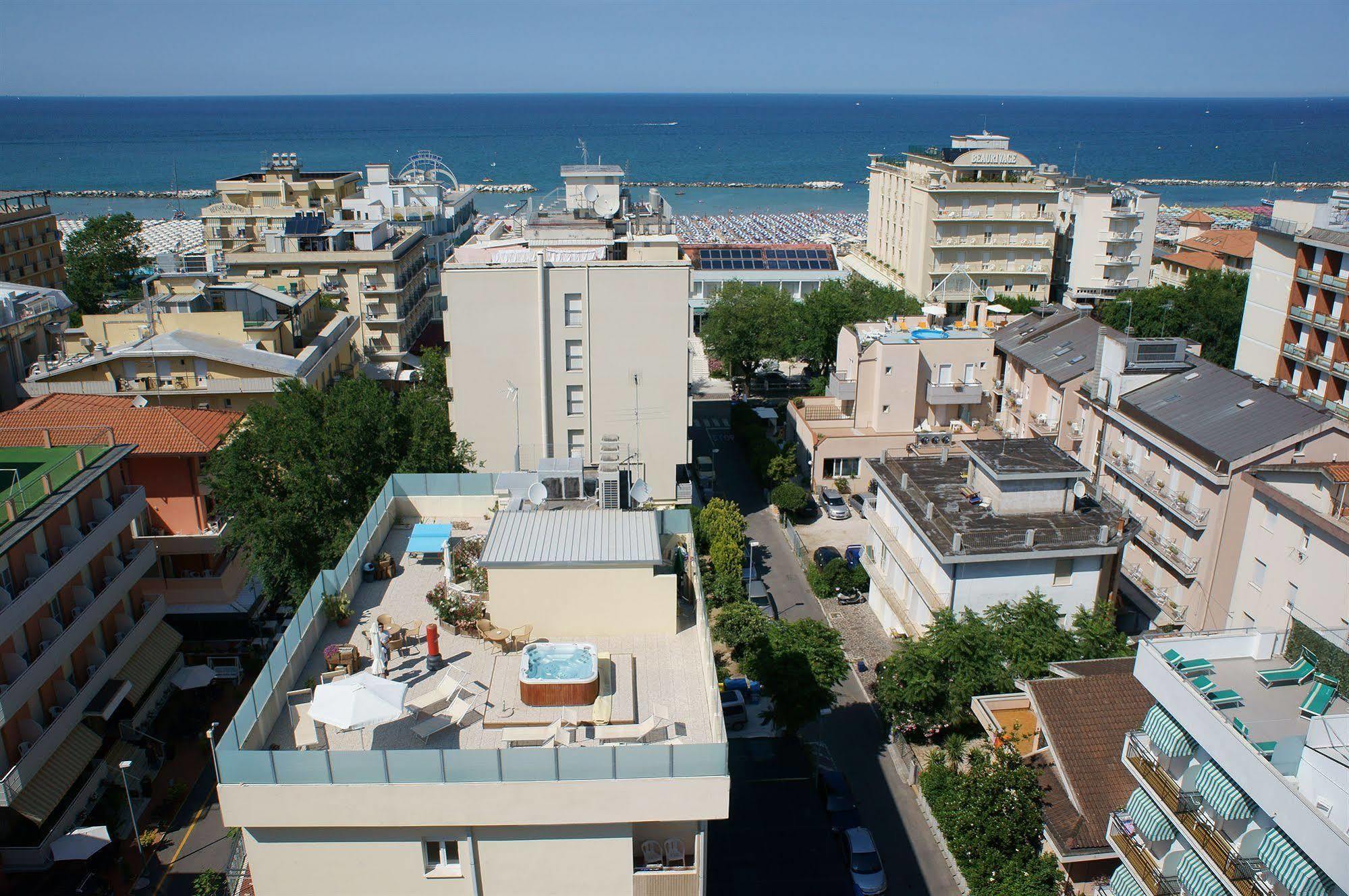 Hotel Esperia Cattolica Exterior photo